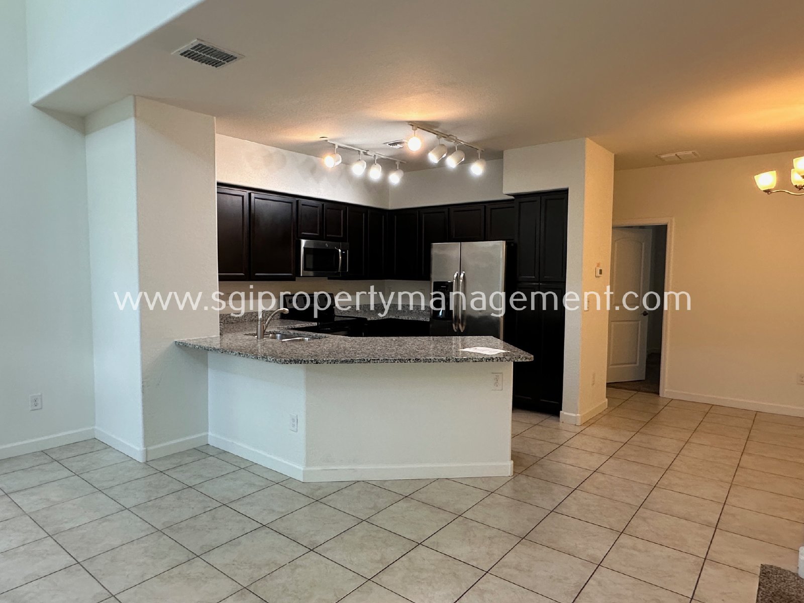 4 Bedroom, 3 bathroom North Phoenix townhome property image