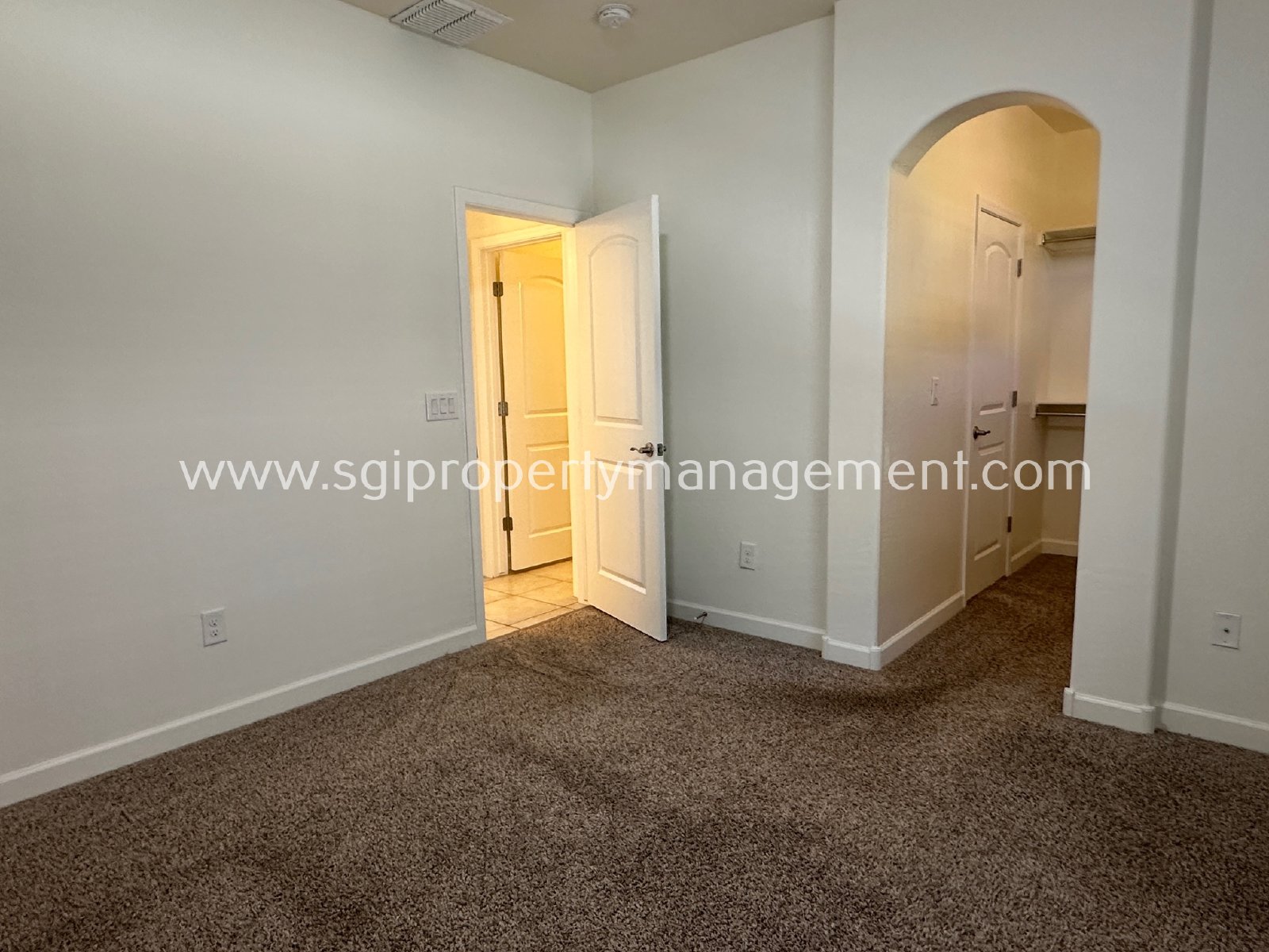 4 Bedroom, 3 bathroom North Phoenix townhome property image